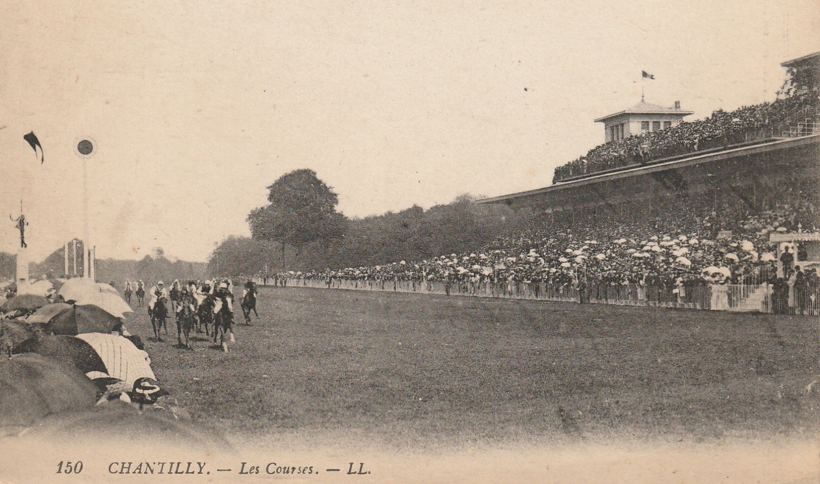 Sport Course Hippisme. 60 CHANTILLY Arrivée des courses Chevaux et Jockeys