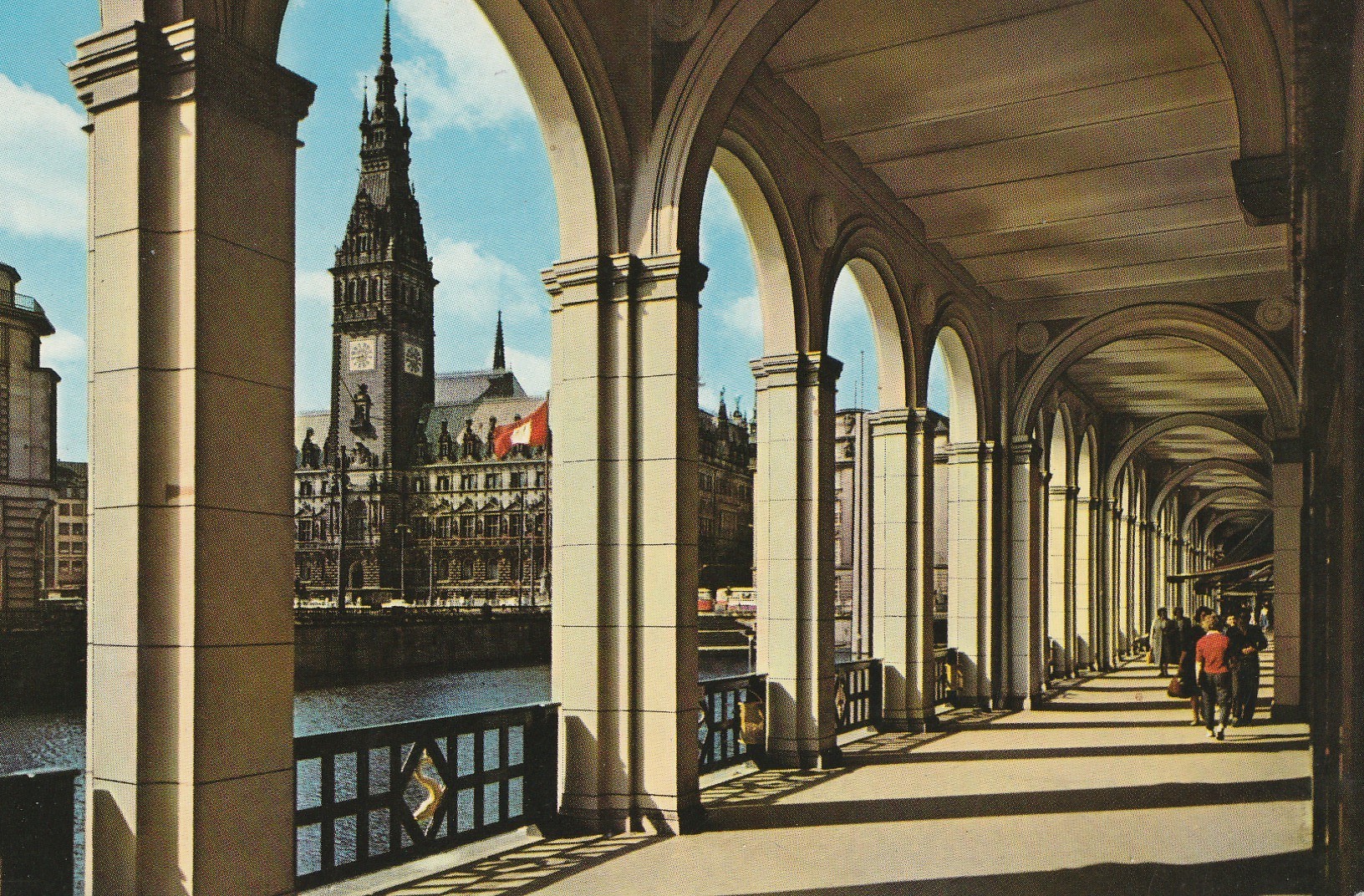 Photo Cpsm grand format Allemagne HAMBURG. Alsterarkaden und Rathaus 1964