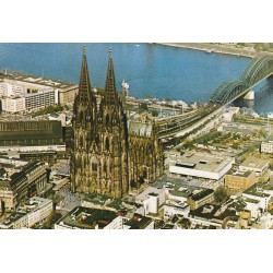 Photo Cpsm grand format Allemagne KÖLN am Rhein der Dom mit Hauptbahnhof