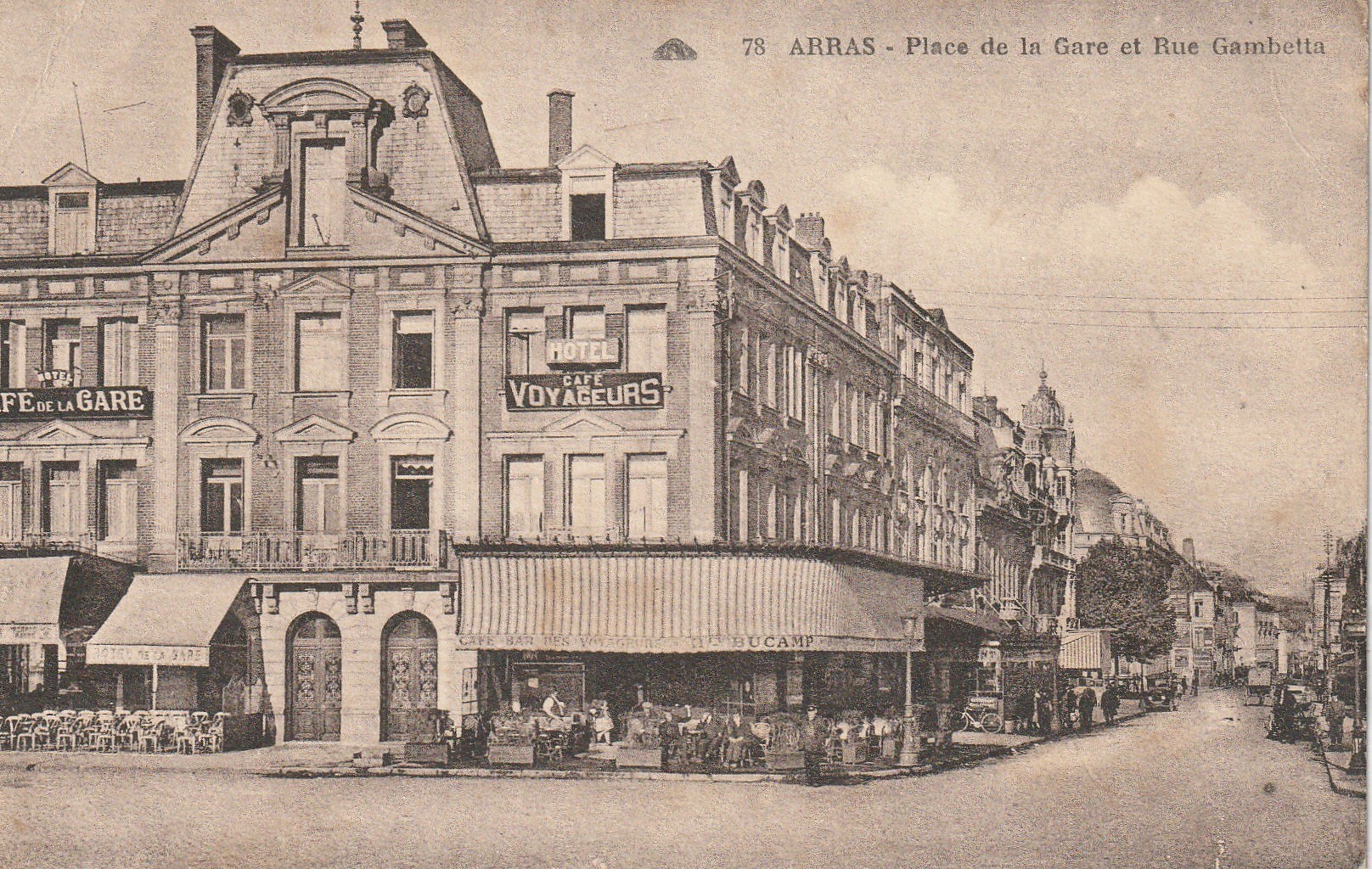 62 ARRAS. Cafés et Hôtel des Voyageurs Place de la Gare et rue Gambetta