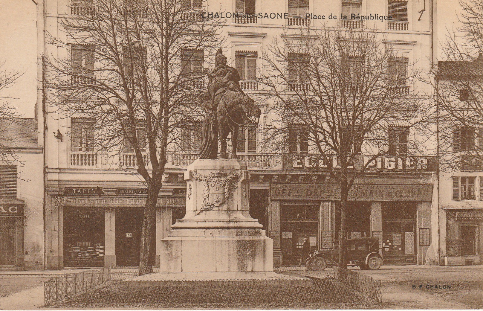 71 CHALON-SUR-SAONE. Ecole Pigier Place de la République 1935