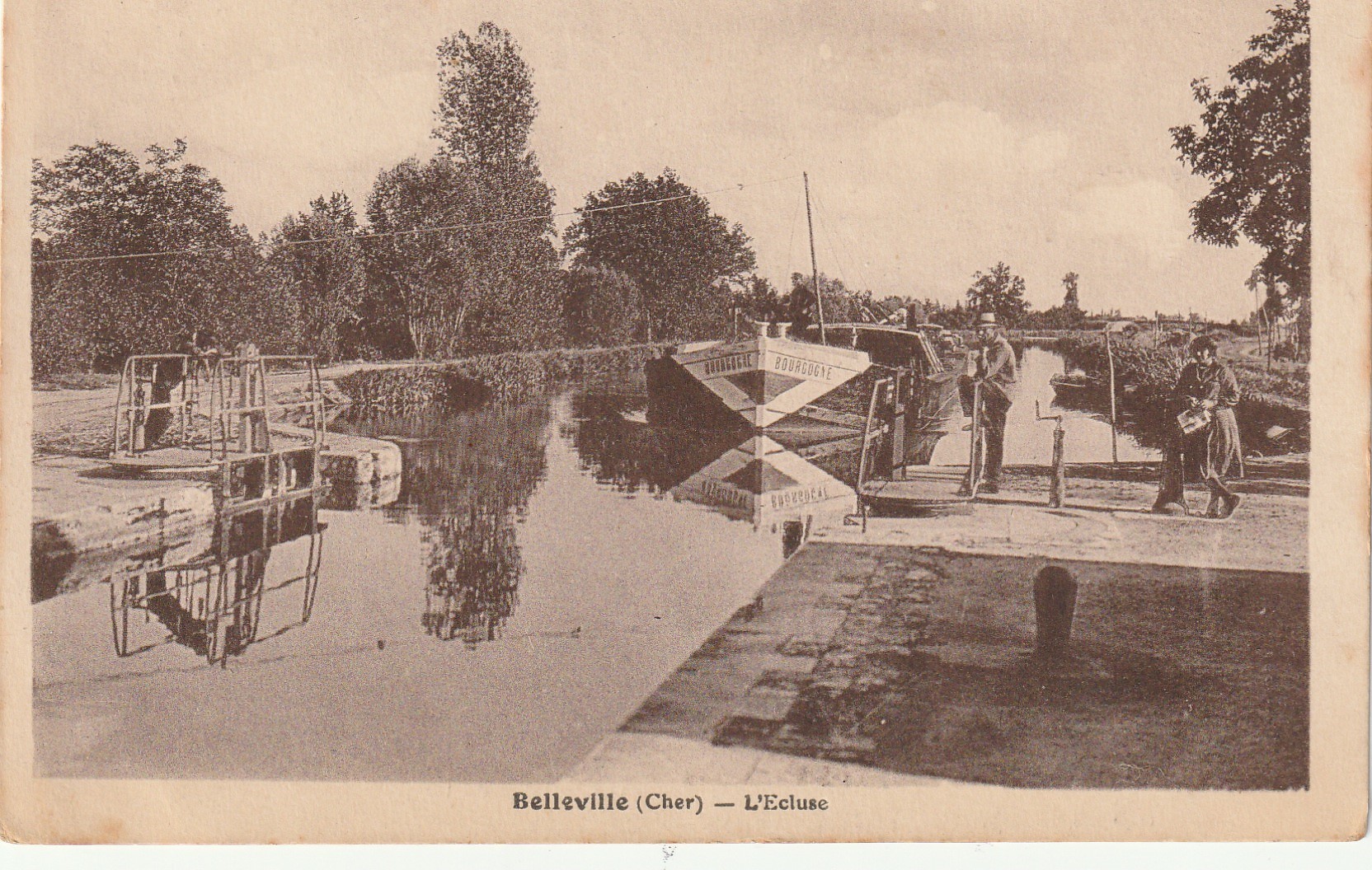 61 BELLEVILLE. L'arrivée de la péniche "Bourgogne" devant l'Ecluse 1934