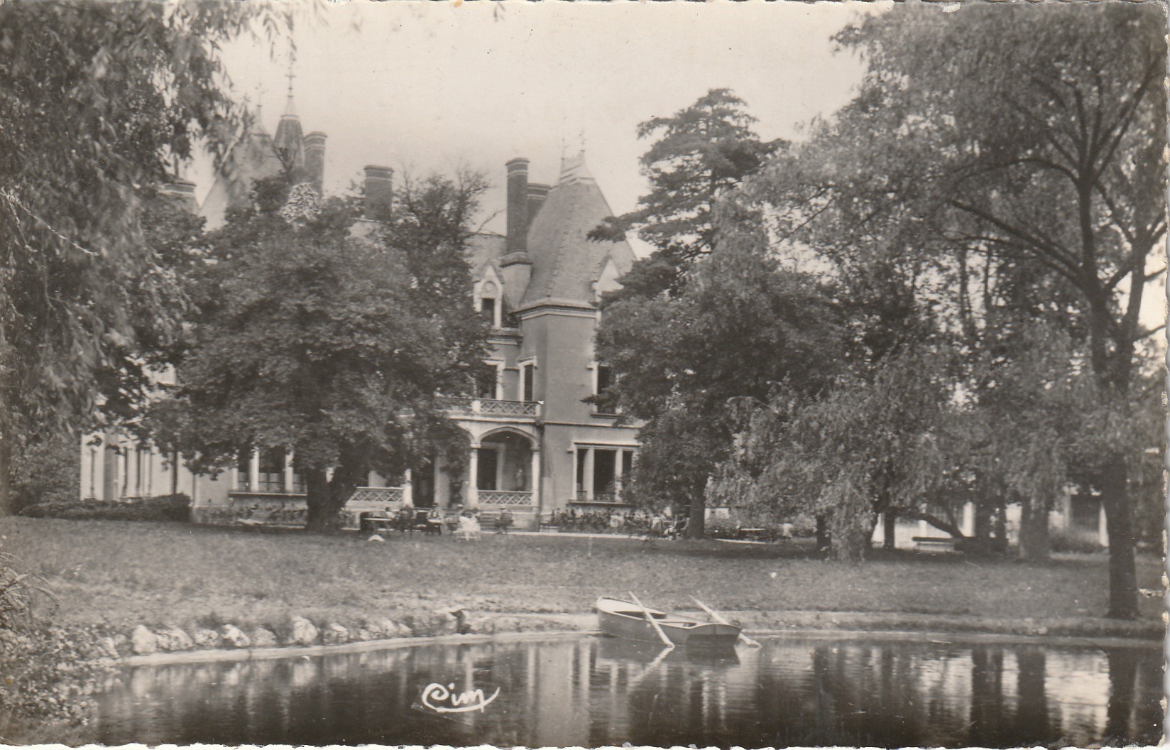 2 photo cpsm petit format 69 LIERGUES Château Mutualité 1955 et LYON Saône