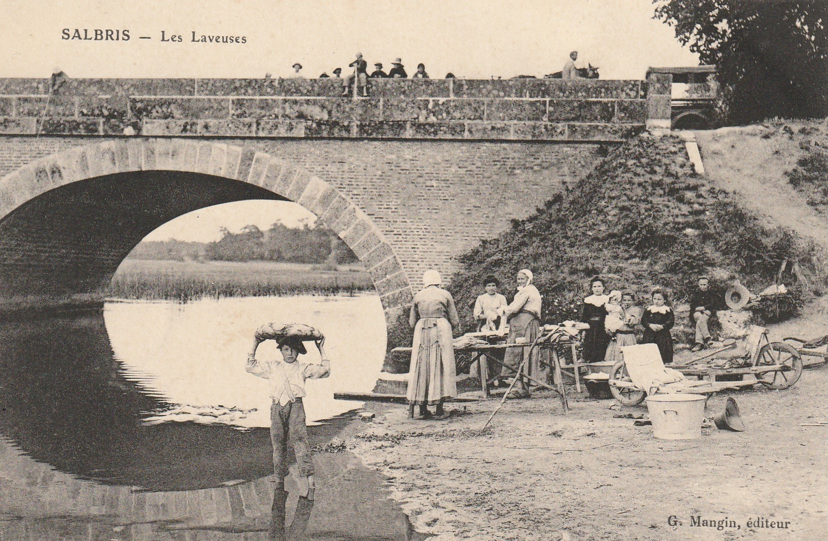 41 SALBRIS. Les Laveuses Lavandières et jeunes Pêcheurs à la ligne sur le Pont 1907