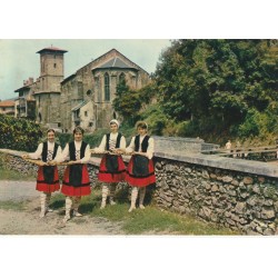 Photo cpsm grand format 64 SAINT-JEAN-PIED-DE-PORT. Groupe Garaztarrak marchandes de Poissons 1982