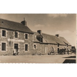 Photo Cpsm petit format 22 GAUSSON. La Poste avec attelage d'une Ferme 1956