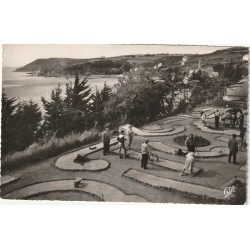 Photo cpsm petit format 22 SAINT MICHEL EN GREVE. Le Golf miniature de l'Hôtel Belle Vue 1955