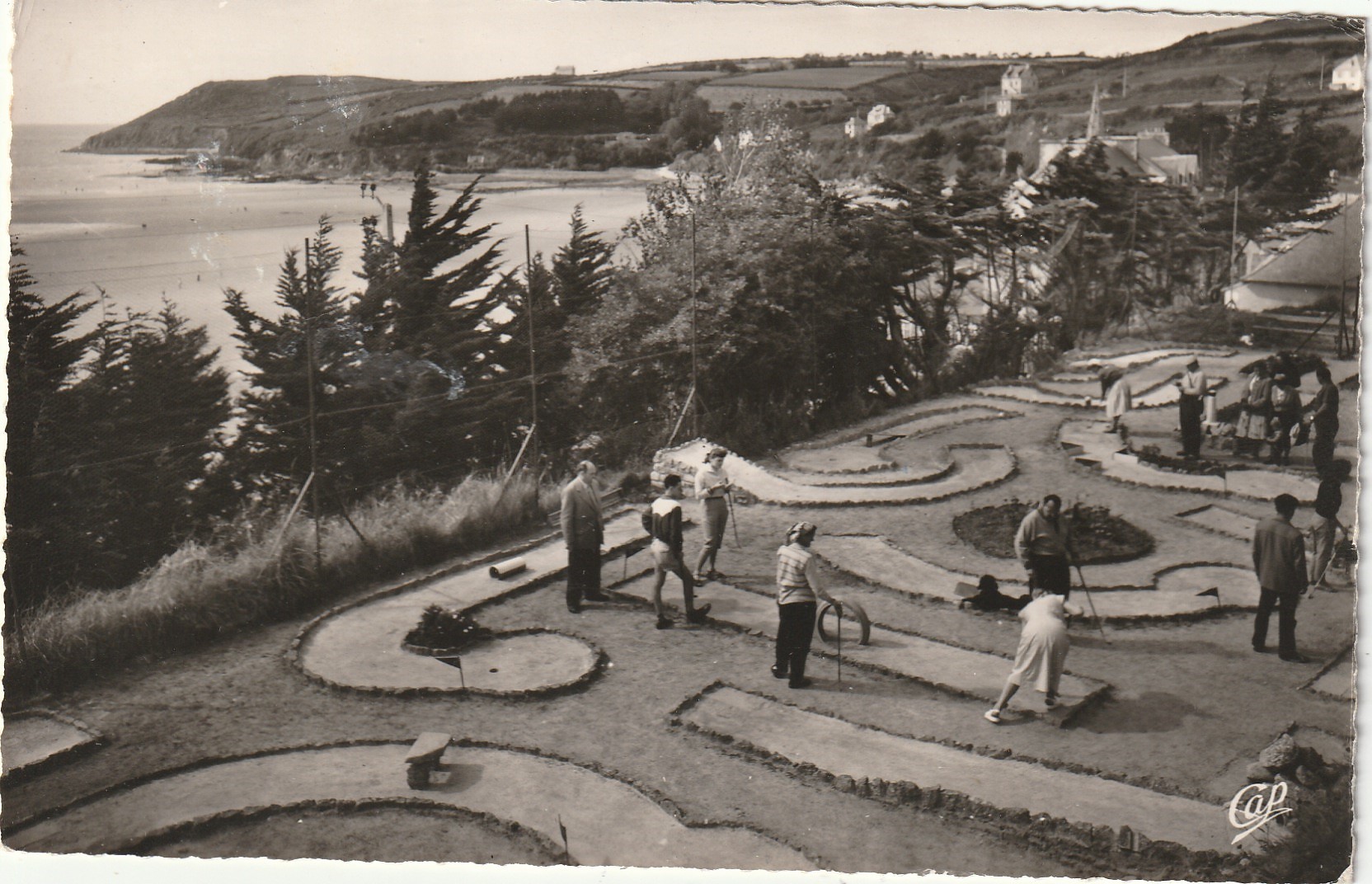 Photo cpsm petit format 22 SAINT MICHEL EN GREVE. Le Golf miniature de l'Hôtel Belle Vue 1955
