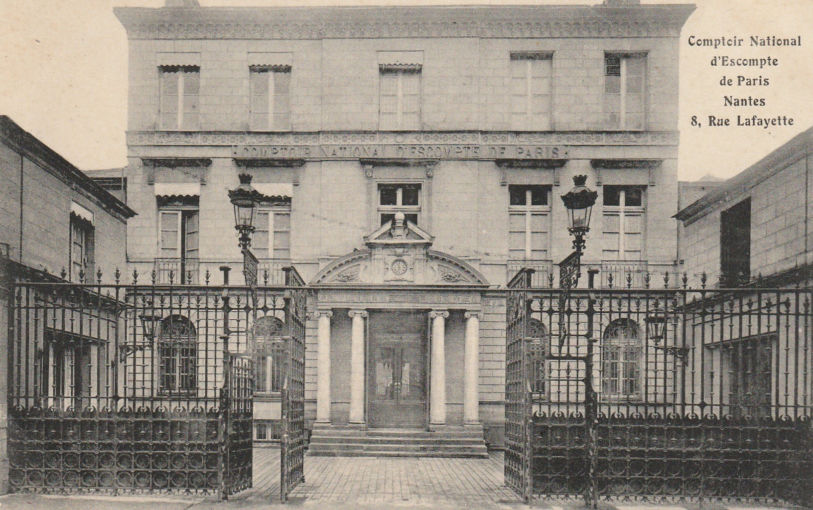 44 NANTES. Banque le Comptoir National de Paris 8 rue Lafayette