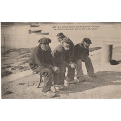 29 ILE TUDY. Nos Marins Bretons sur les Quais vers 1900. Poissons et Crustacés métiers de la Mer Pêcheurs
