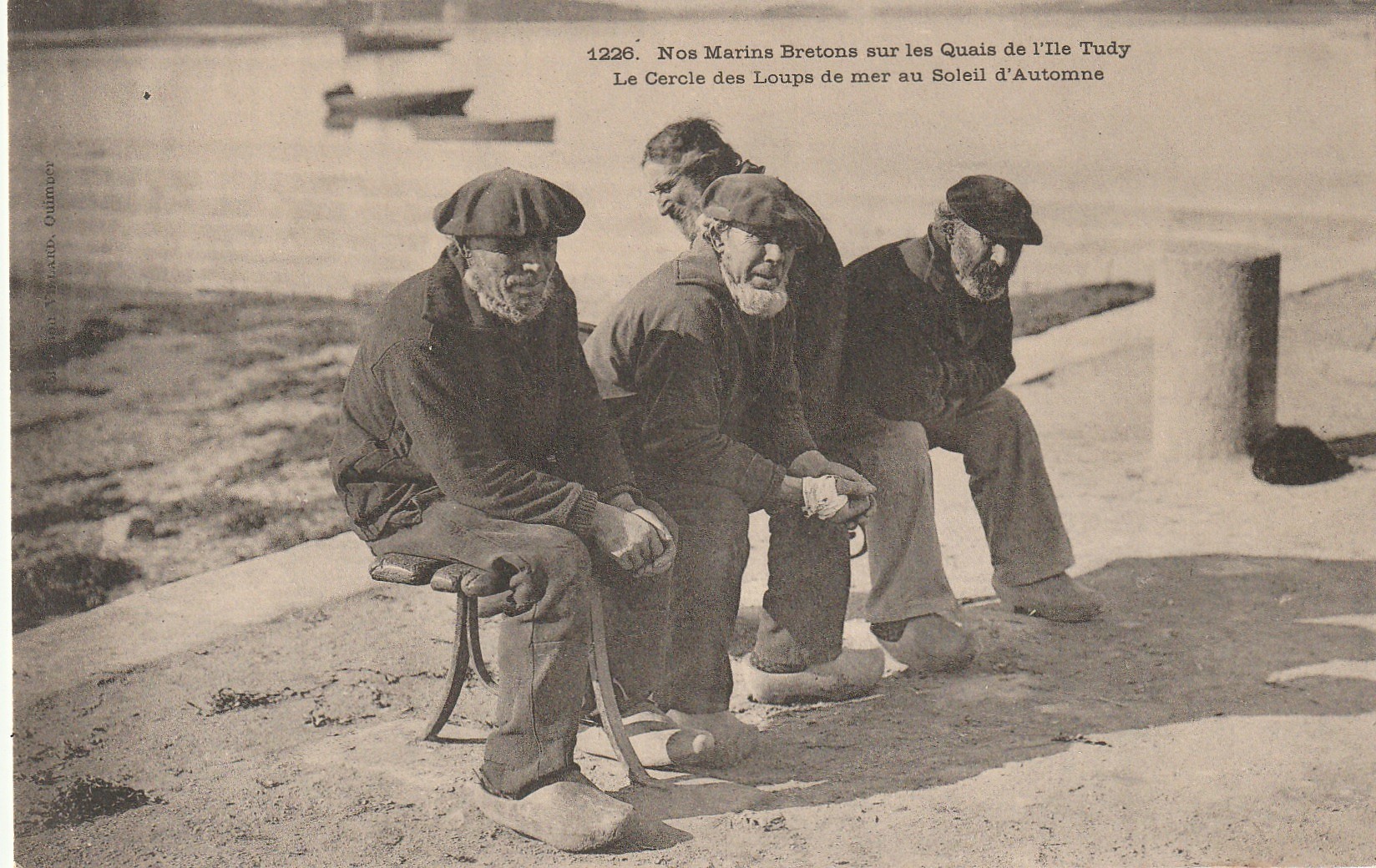 29 ILE TUDY. Nos Marins Bretons sur les Quais vers 1900. Poissons et Crustacés métiers de la Mer Pêcheurs