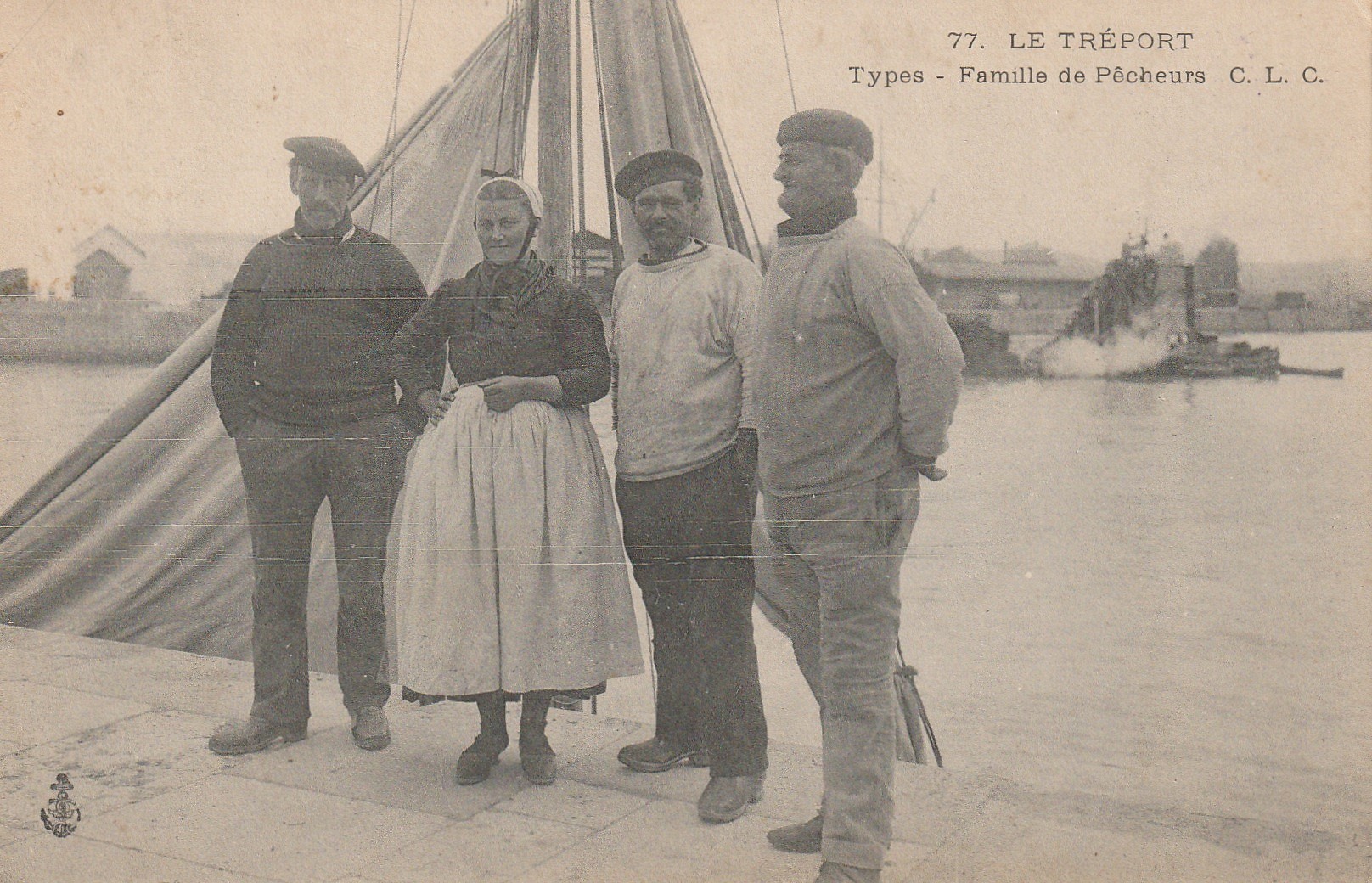 76 LE TREPORT. Type et Famille de Pêcheurs 1909