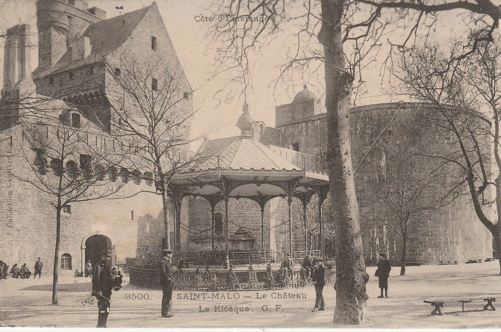 35 SAINT-MALO. Le Château et le Kiosque à Musique 1905