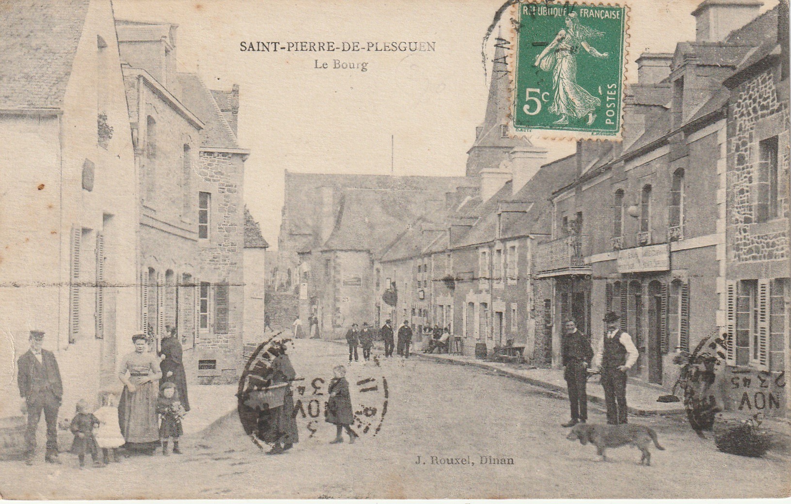 35 SAINT-PIERRE-DE-PLESGUEN. Le Bourg avec animation 1916