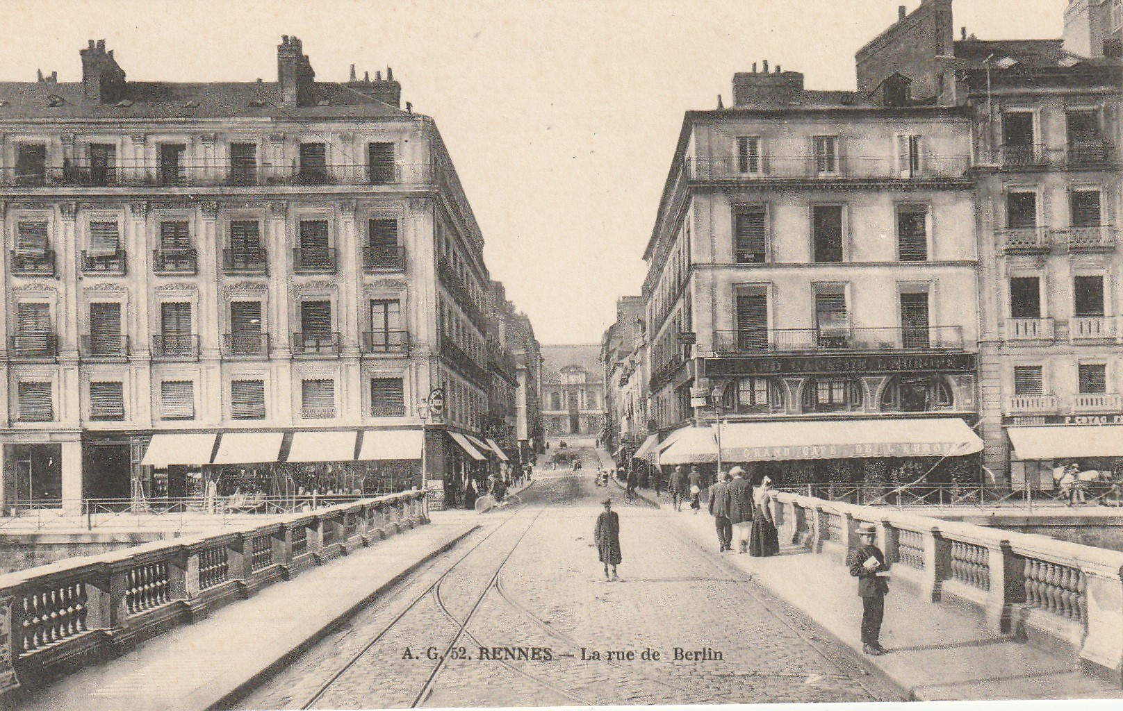 35 RENNES. Le Pont à la Rue de Berlin avec Grand Café de l'Europe