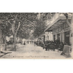 13 MAUSSANNE. Grosse foule à la Terrasse du Grand Café Dinard et l'Avenue