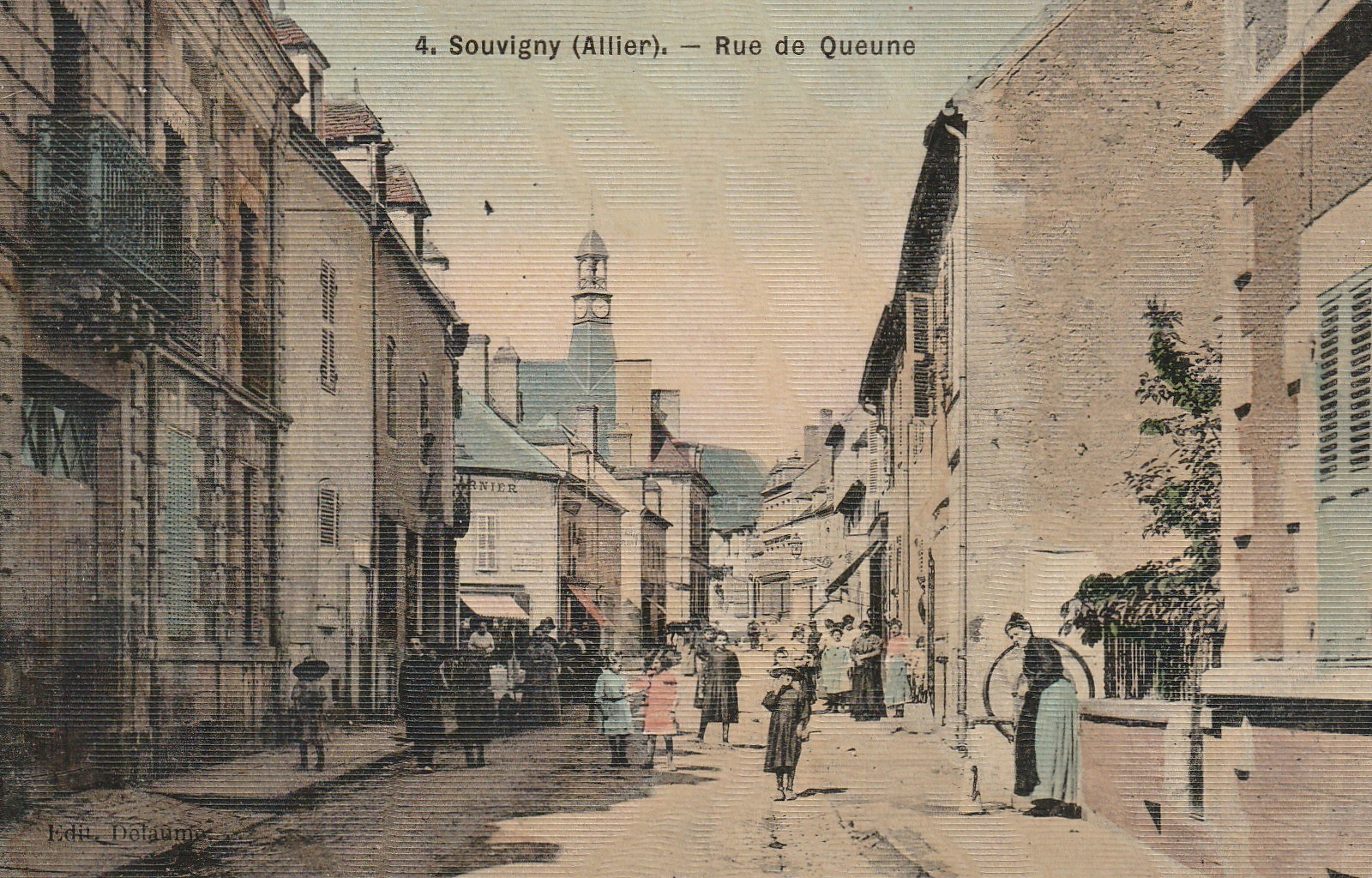 03 SOUVIGNY. Rue de Queune. Superbe carte toilée