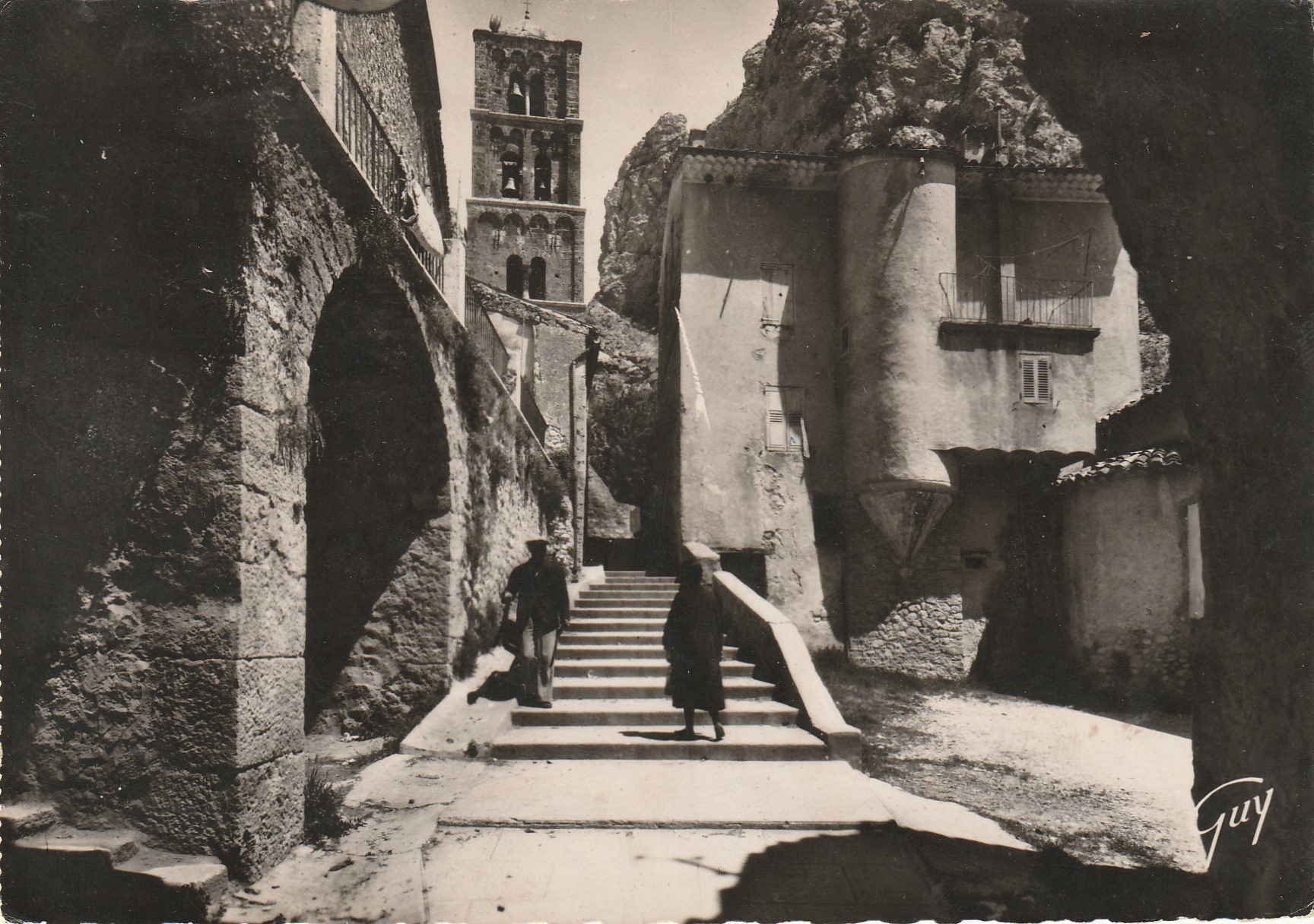 Photo Cpsm grand format 04 MOUSTIERS-SAINTE-MARIE. Maisons et Clocher roman Eglise