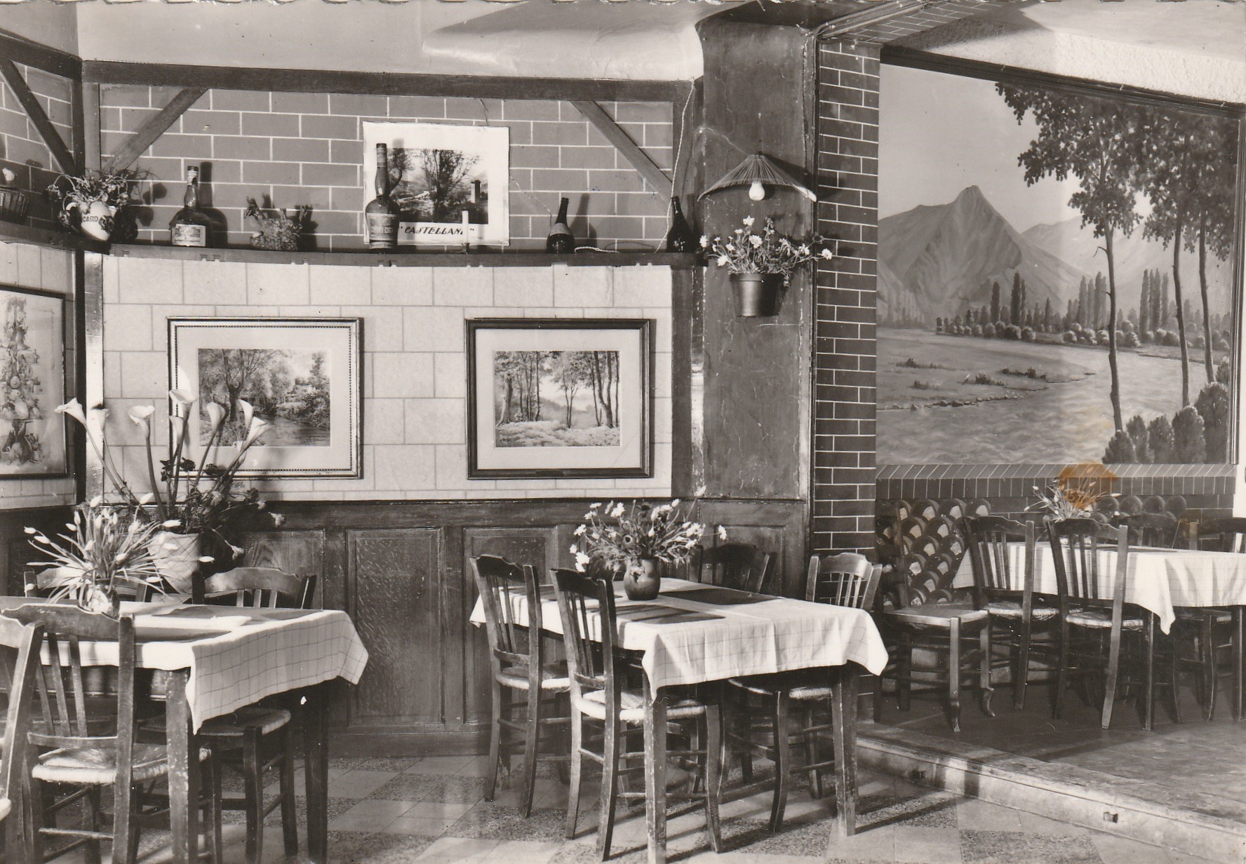 Photo Cpsm grand format 04 CASTELLANE. Restaurant " Auberge Bon Accueil "