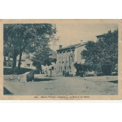 07 SAINT-VICTOR. La Place et ses Hôtels avec voiture décapotable