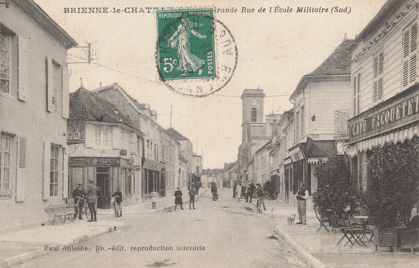 10 BRIENNE-LE-CHATEAU. Café Pacquetet sur Grande Rue de l'Ecole Militaire avec Journaux Antoine 1913