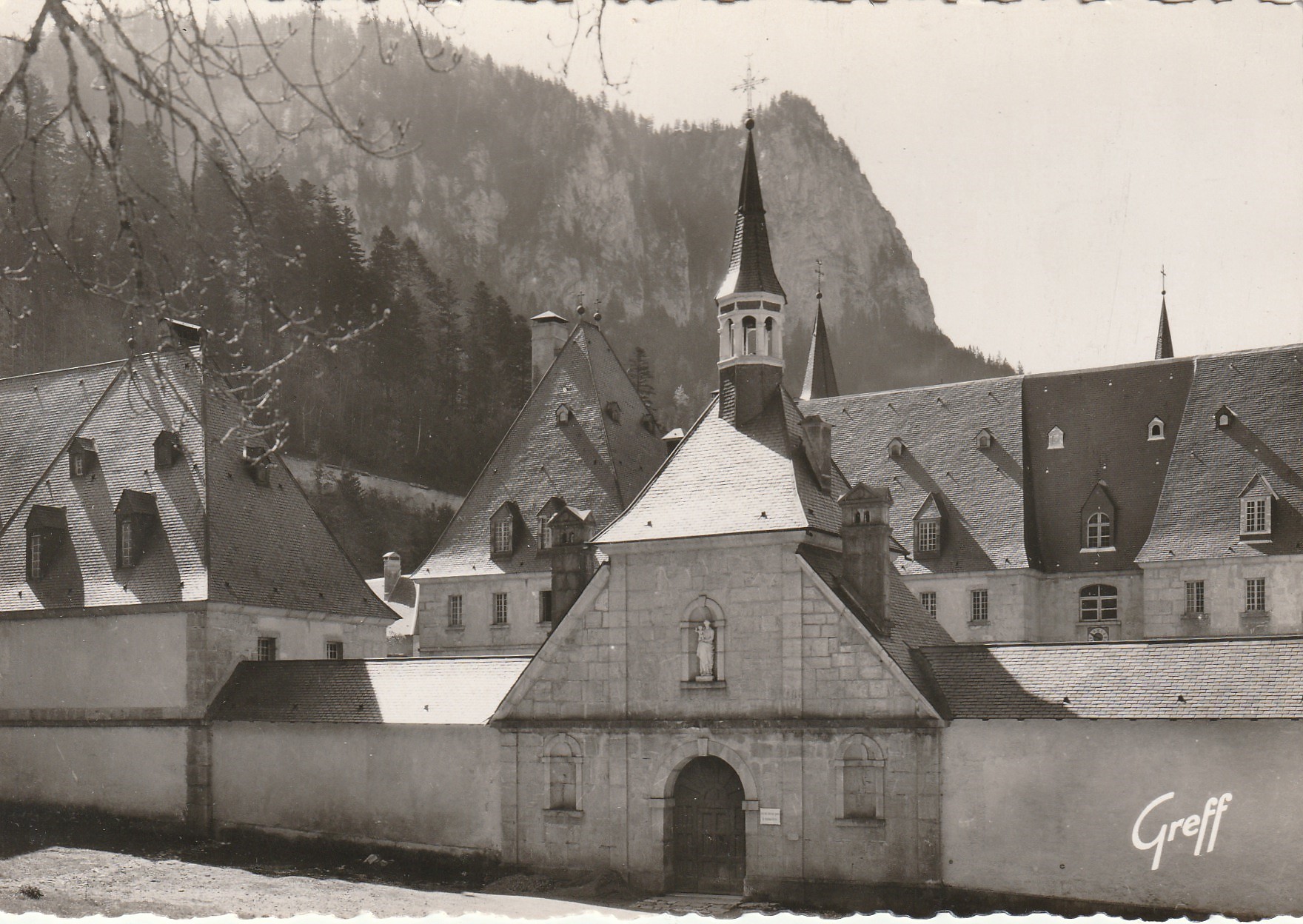 2 Cpsm grand format 38 Monastère de la GRANDE-CHARTREUSE 1952