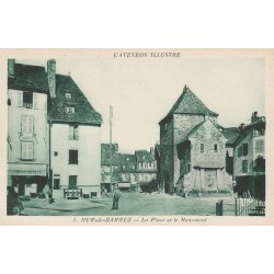 12 MUR-DE-BARREZ. La Place et le Monument