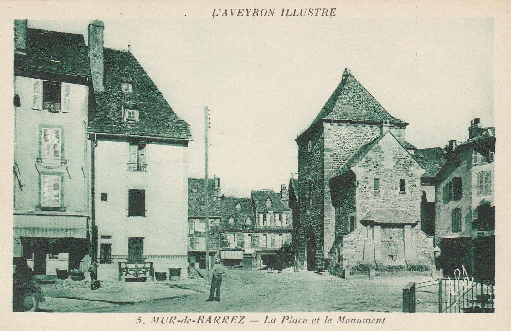 12 MUR-DE-BARREZ. La Place et le Monument