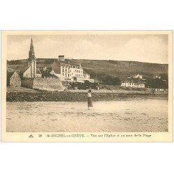 carte postale ancienne 22 SAINT-MICHEL-EN-GREVE. L'Eglise et Femme sur la Plage