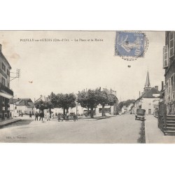 21 POUILLY-EN-AUXOIS. La Place et la Mairie. Hôtel de la Poste et pompes à essence 1930 (tampon colonie à Semarey)
