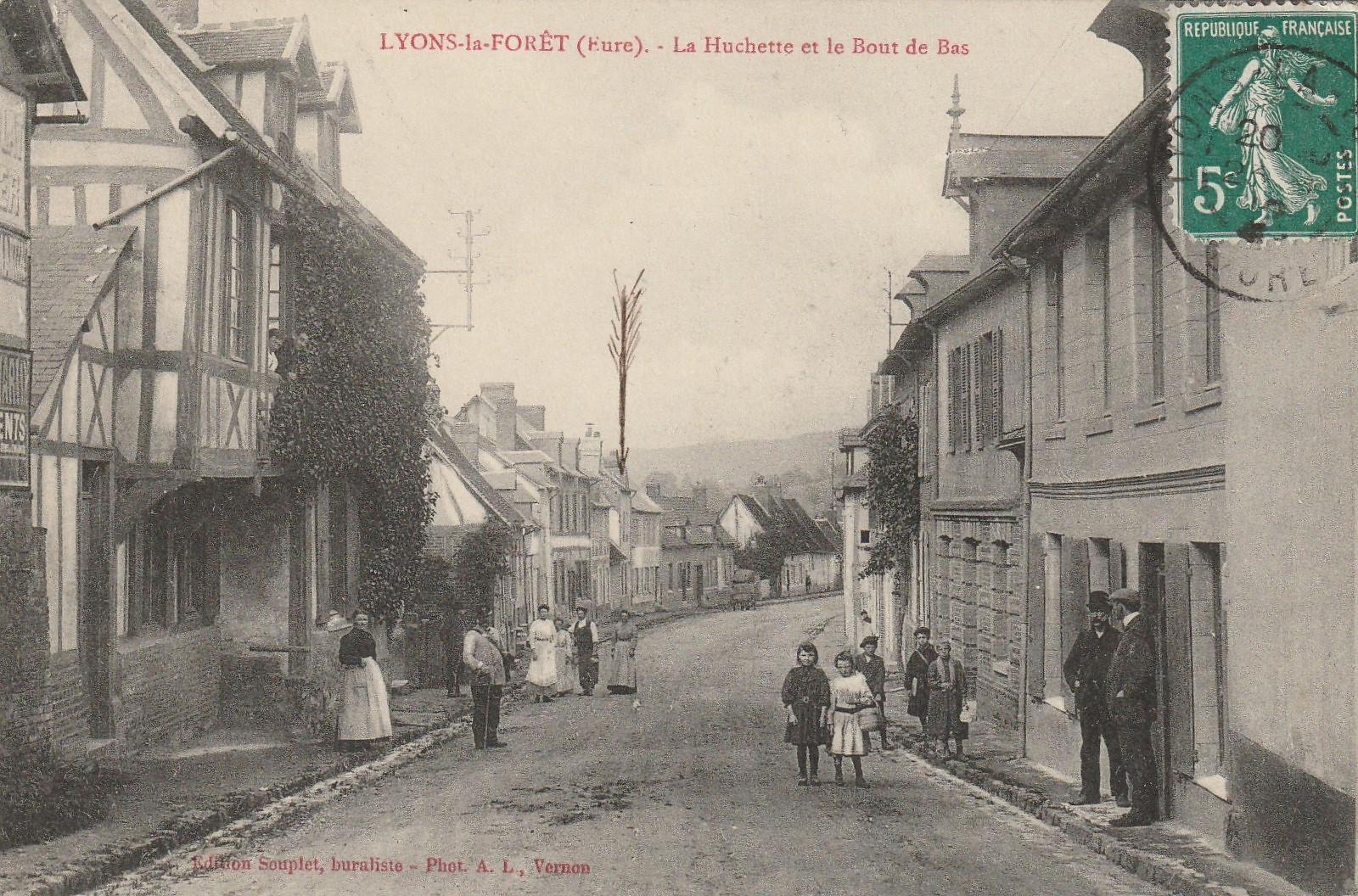 27 LYONS-LA-FORET. La Huchette et le Bout de Bas 1912 le Facteur avec sa sacoche
