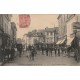 27 EVREUX. Carrefour de la Vierge 1905 Coiffeur Boucherie Café et cyclistes