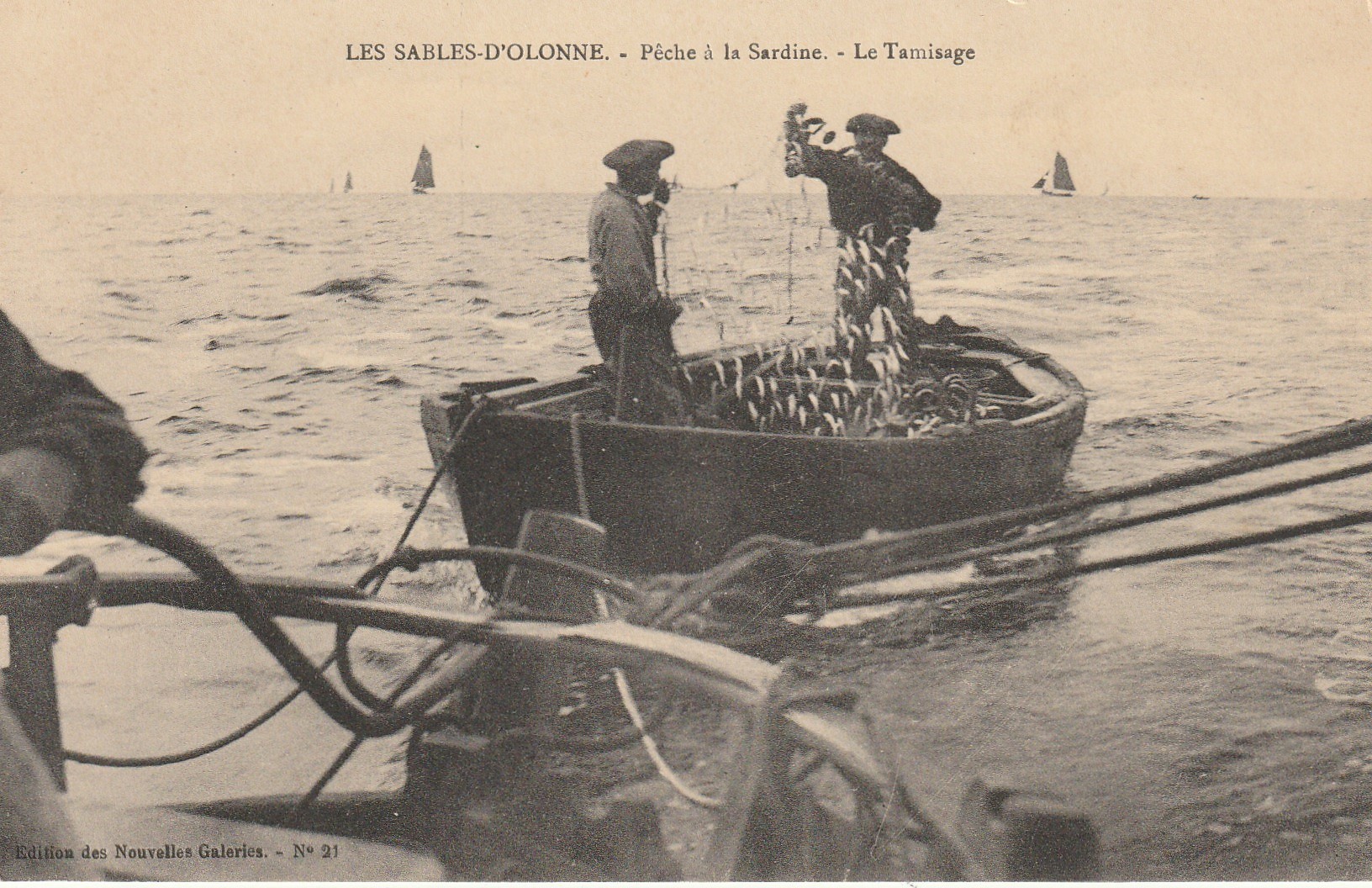 85 LES SABLES-D'OLONNE. Le Tamisage Pêche à la Sardine