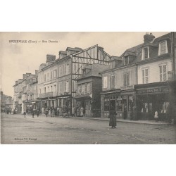 27 BEUZEVILLE. Rue Destain 1913 nombreux Commerces. Perspective rare...