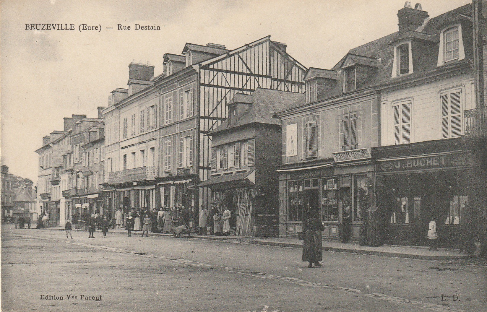 27 BEUZEVILLE. Rue Destain 1913 nombreux Commerces. Perspective rare...