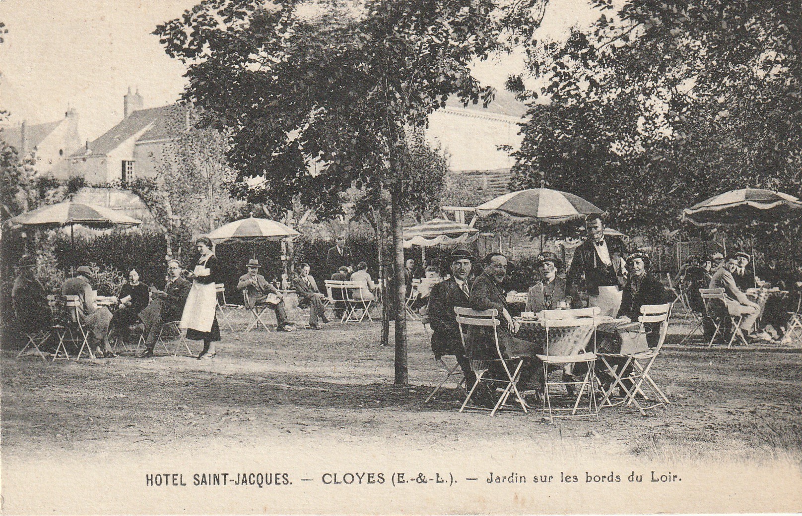 28 CLOYES-SUR-LE-LOIR. Jardin Hôtel Saint Jacques