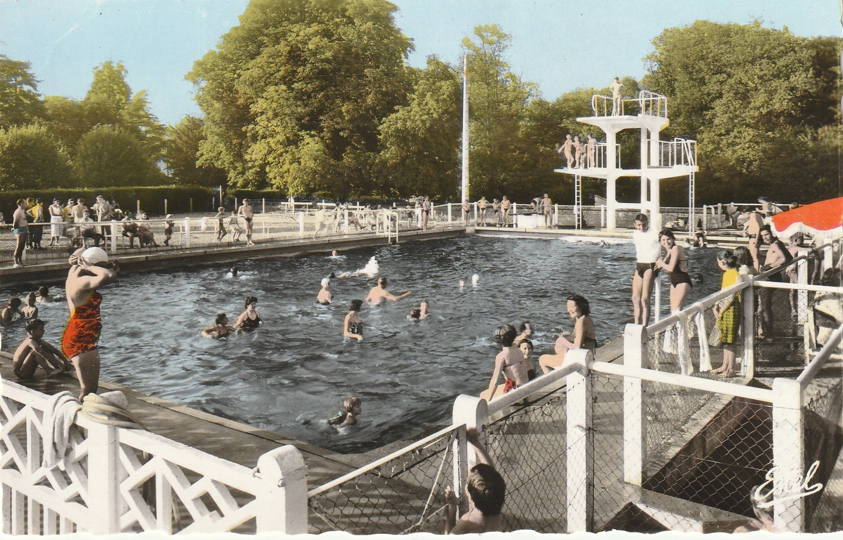 Photo Cpsm 28 CHATEAUNEUF EN THYMERAIS. La Piscine