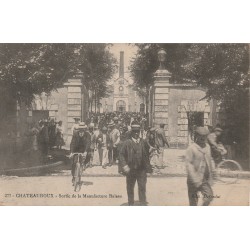 36 CHATEAUROUX. Sortie Manufacture Balsan Ouvriers et Cyclistes 1915