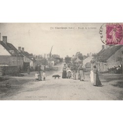 36 CLAVIERES. Animation Route de la Châtre 1933
