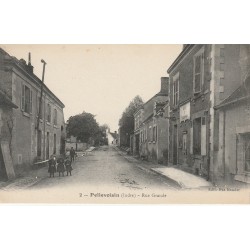 36 PELLEVOISIN. Postes et Télégraphes sur Rue Grande