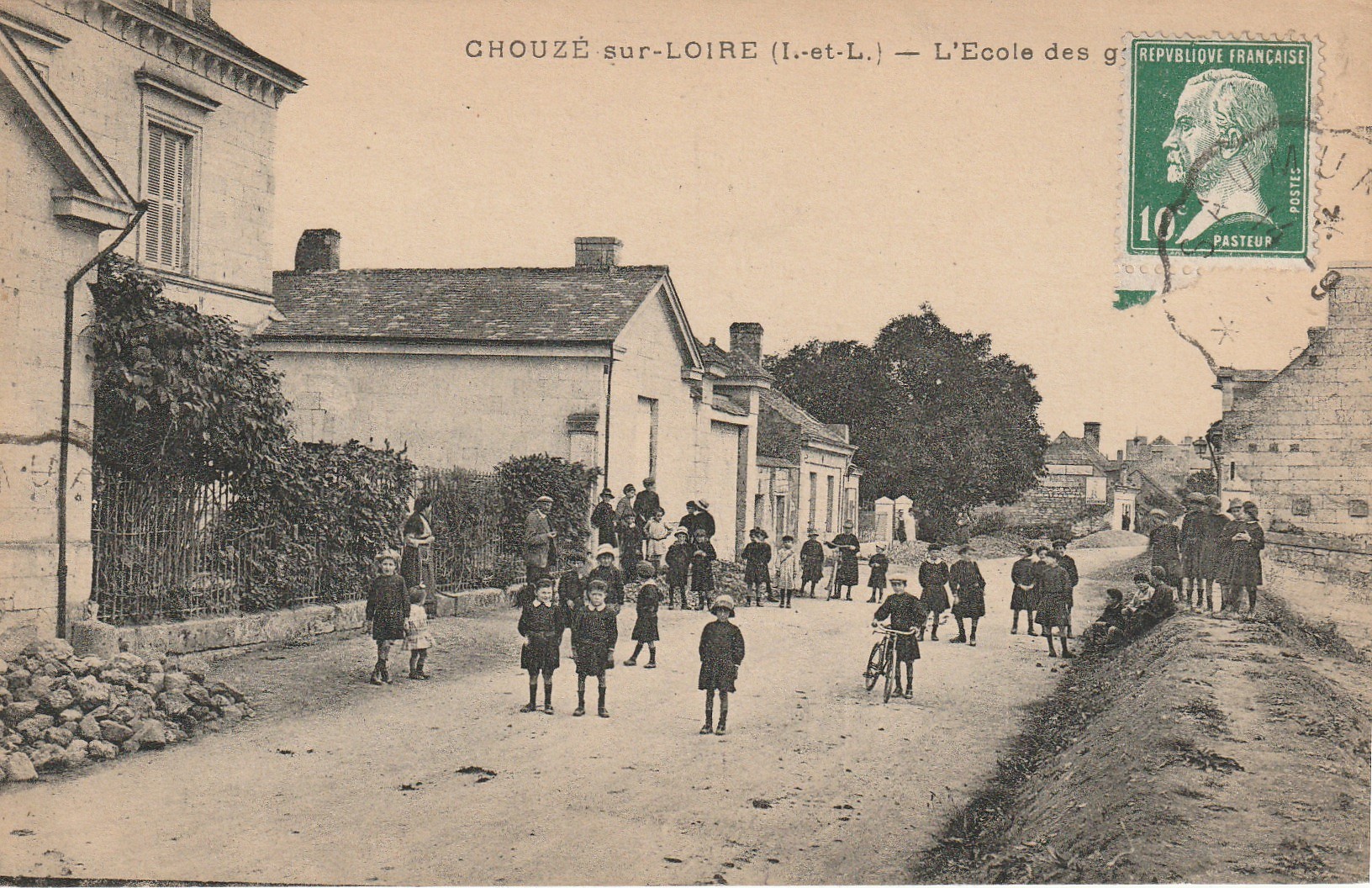 37 CHOUZE SUR LOIRE. Ecole de Garçons 1924