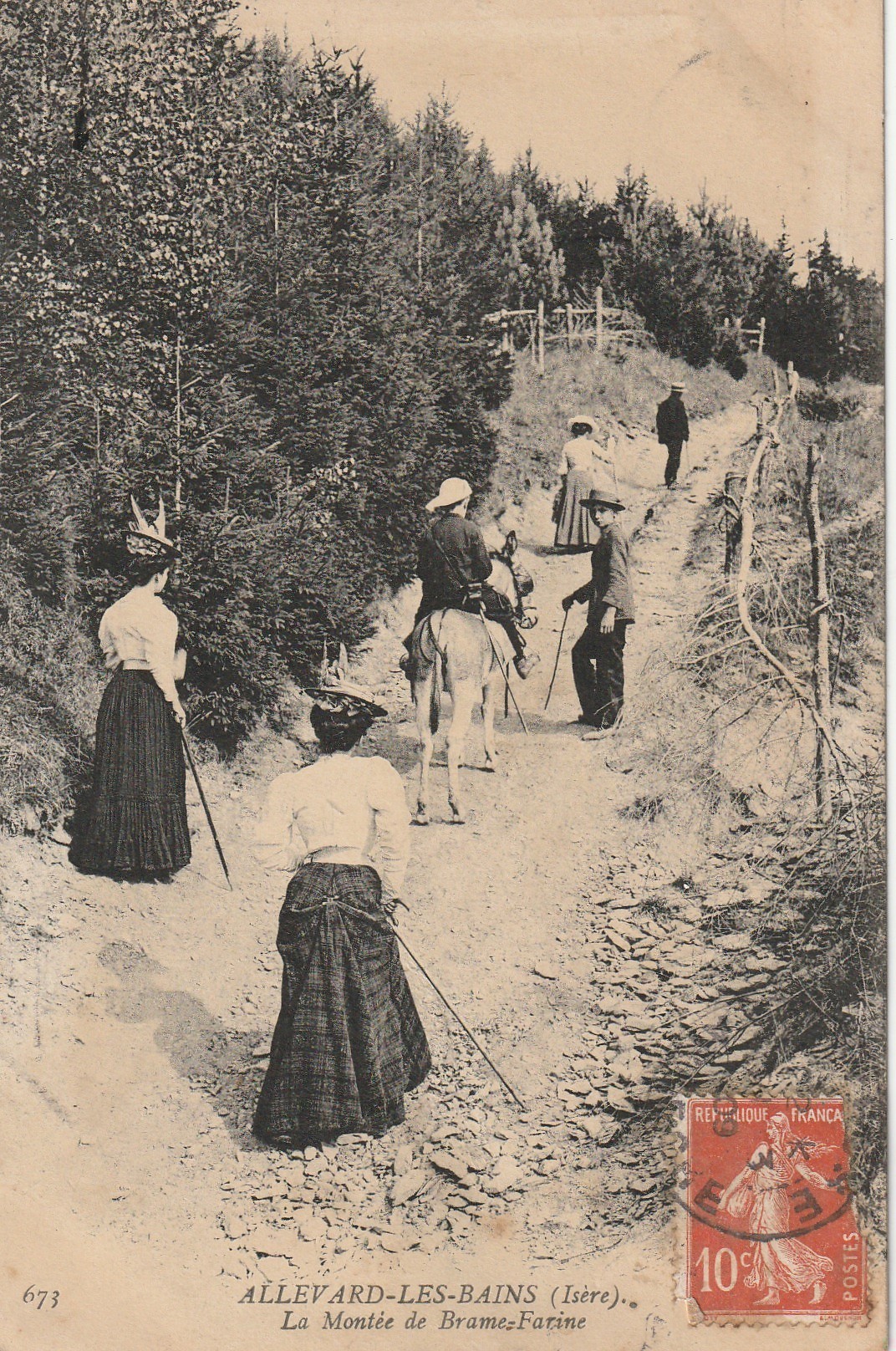 38 ALLEVARD-LES-BAINS. La Montée de Brame Farine par des excursionnistes avec Mule 1908
