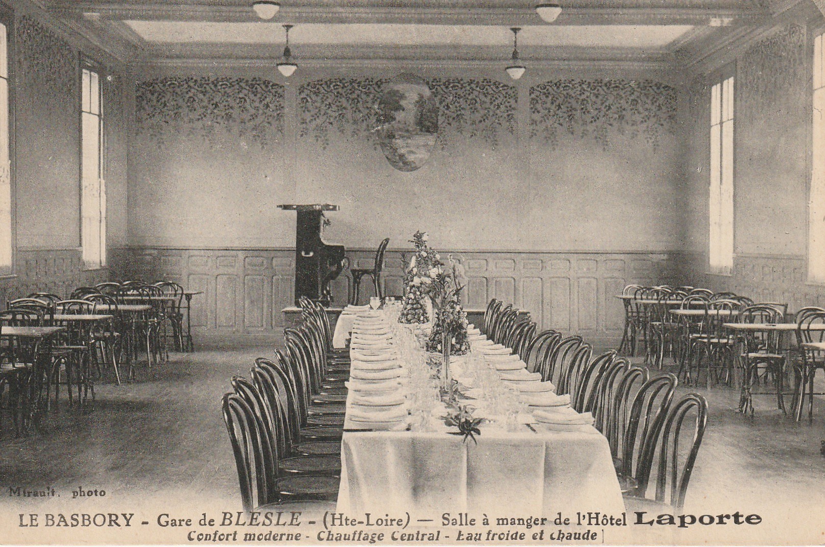 43 BLESLE. Le Basbory en Gare. Salle à manger de l'Hôtel Laporte