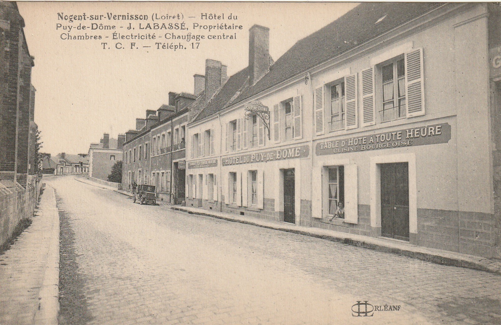 45 NOGENT-SUR-VERNISSON. Hôtel du Puy de Dôme Restaurant table d'hôte
