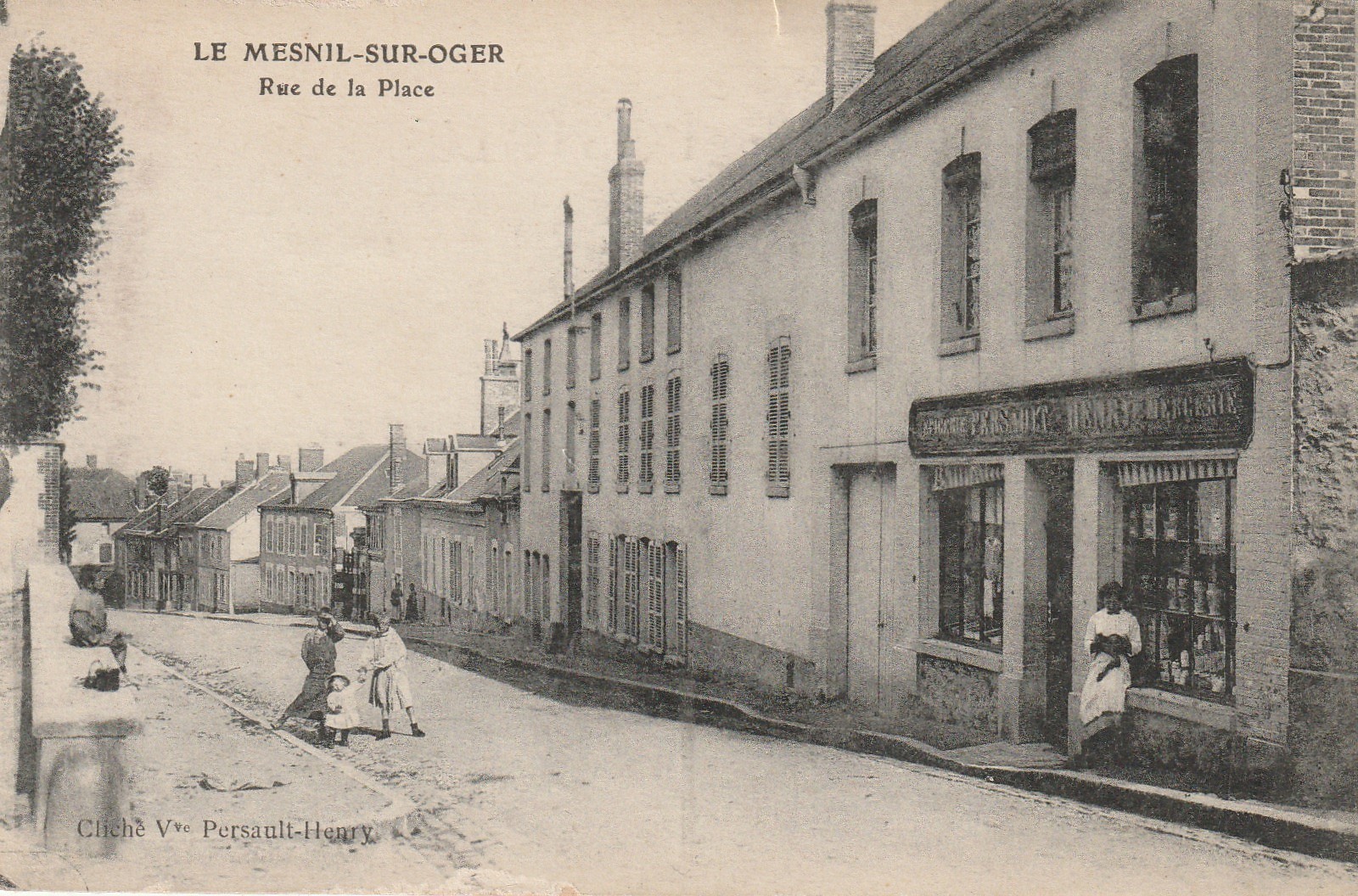 51 LE MESNIL-SUR-OGER. Rue de la Place Epicerie Mercerie
