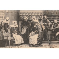 61 FLERS. Chez le Quemener le choix d'une étoffe pour un Mariage 1902