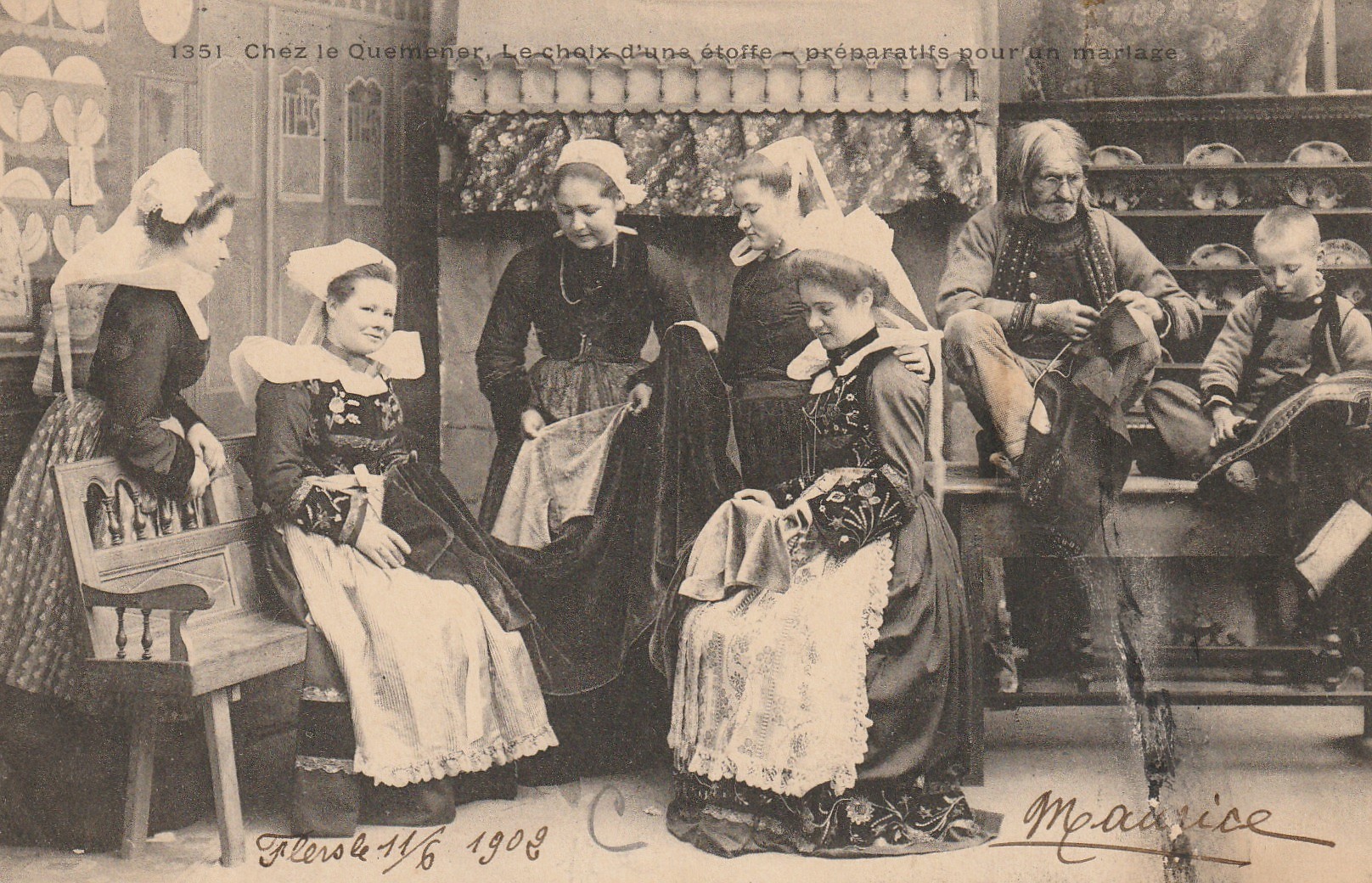 61 FLERS. Chez le Quemener le choix d'une étoffe pour un Mariage 1902