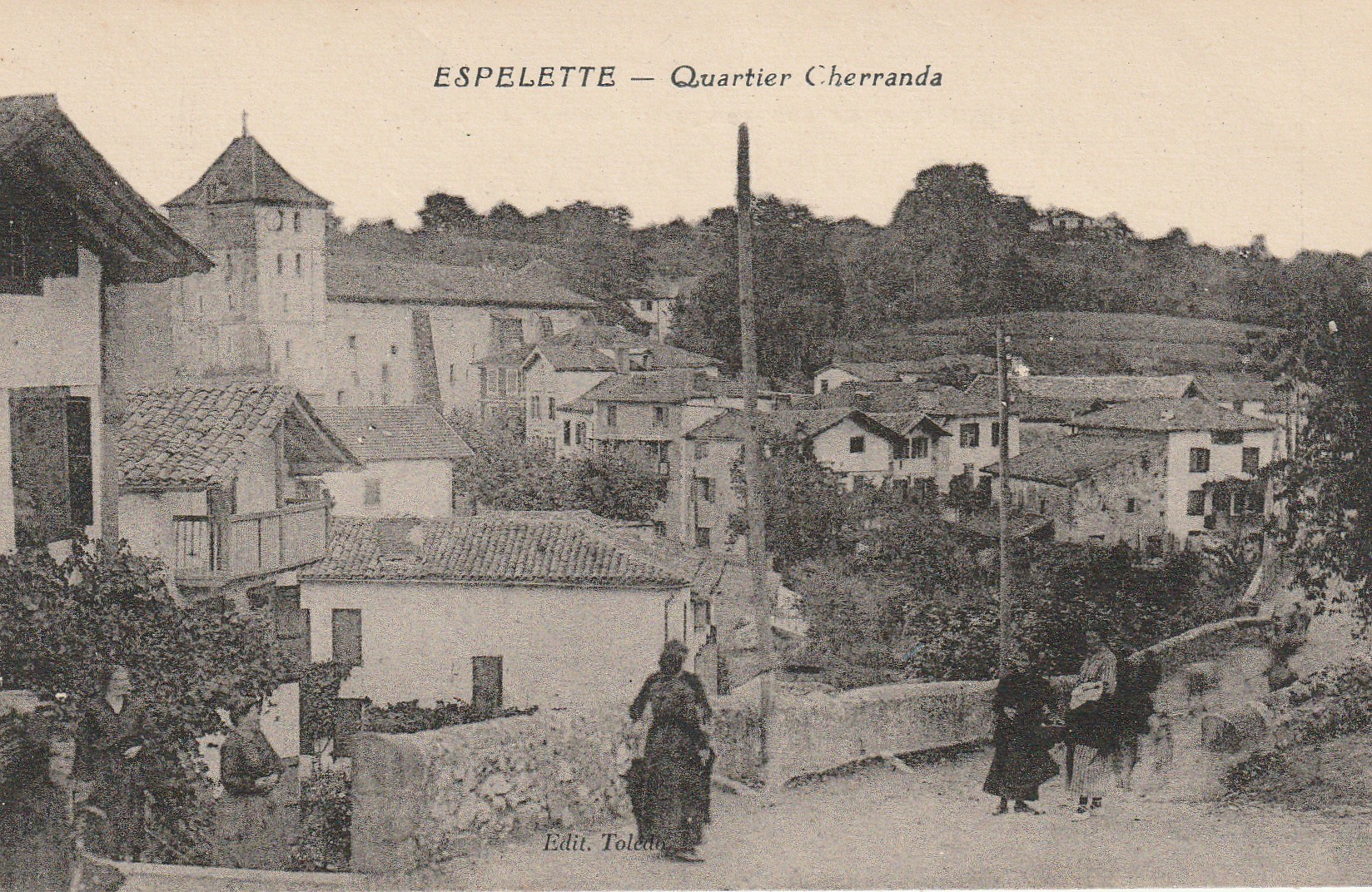 64 ESPELETTE. Animation sur le Pont Quartier Cherranda