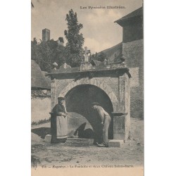 65 ESQUIEZE. Animation à la Fontaine et Vieux Château Sainte Marie vers 1900