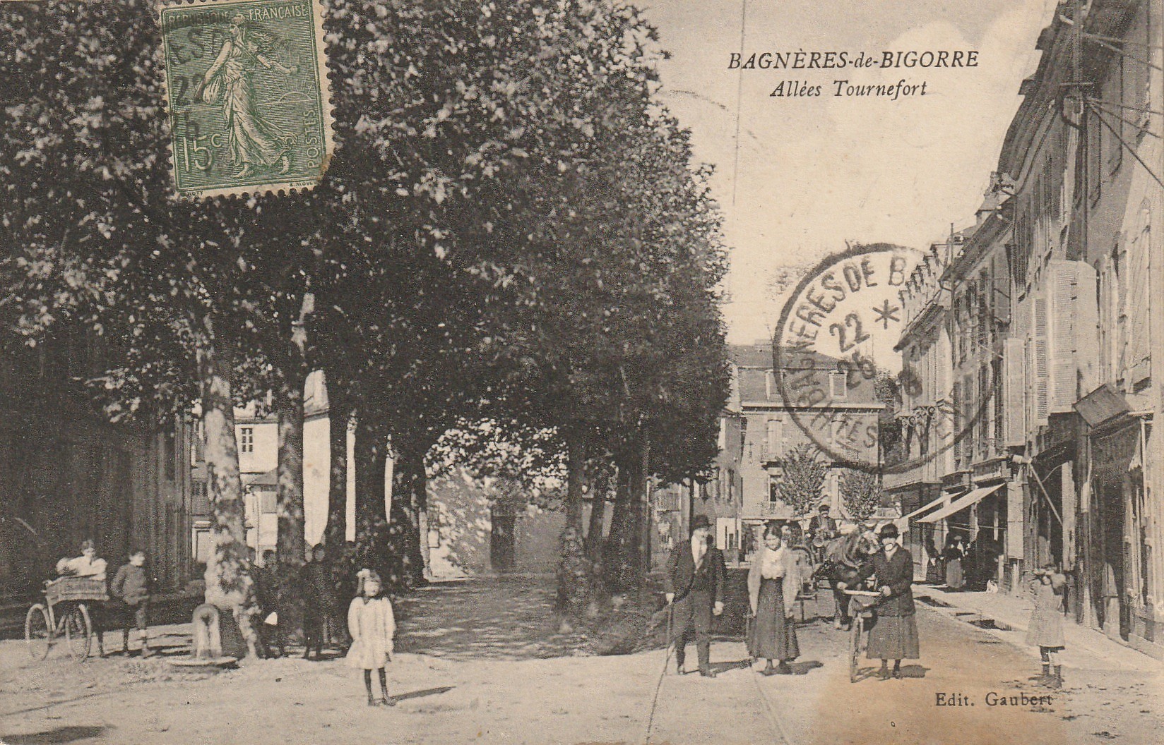 65 BAGNERES-DE-BIGORRE. Allée Tournefort bien animée 1919